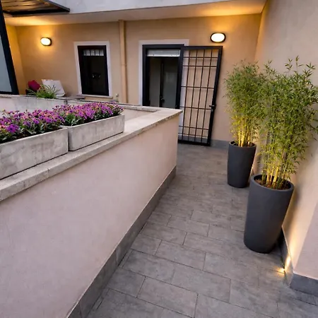 Attico Luminoso Con Terrazzo E Parcheggio Gratuito