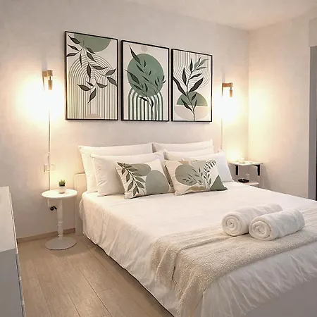 Appartamento Attico Luminoso Con Terrazzo E Parcheggio Gratuito *