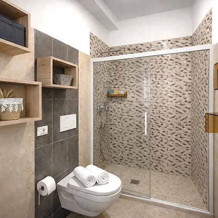 Attico Luminoso Con Terrazzo E Parcheggio Gratuito Appartamento Roma